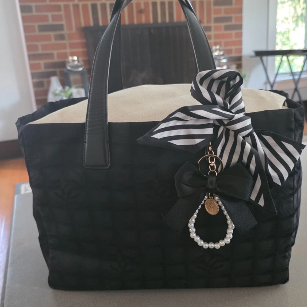 CHANEL Black Travel Line Quilted Bag and Wallet with Generic Bow - Picture 2 of 10